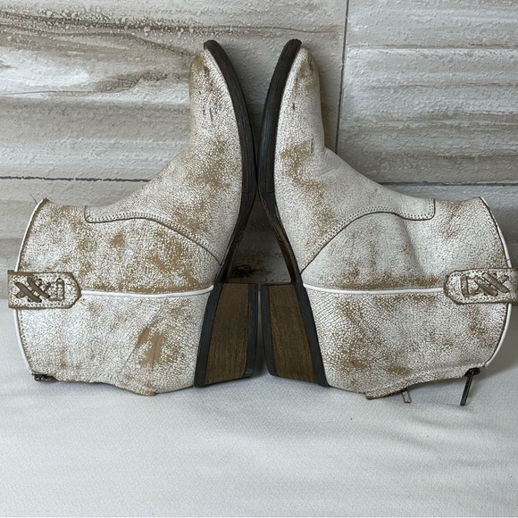 Very Volatile Lookout Western Boot Distressed Bootie Side Fringe Women's Size 6 - Picture 8 of 9